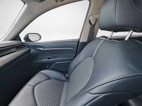 Used 2023 Toyota Camry SE FWD image 13