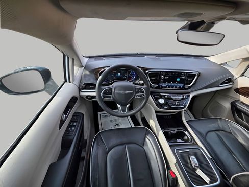Used 2023 Chrysler Pacifica Limited image 15