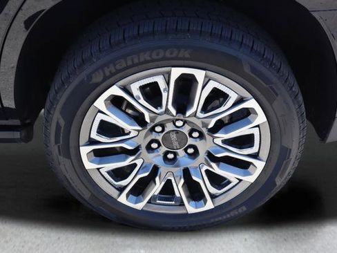 Used 2023 GMC Yukon Denali Ultimate AWD/4WD image 32