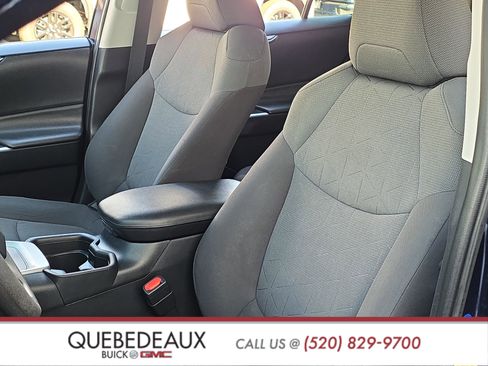 Used 2021 Toyota RAV4 XLE FWD image 12