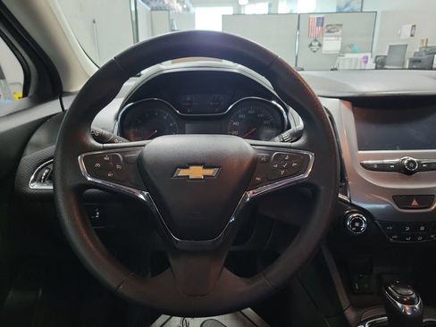 Used 2017 Chevrolet Cruze LT FWD image 27