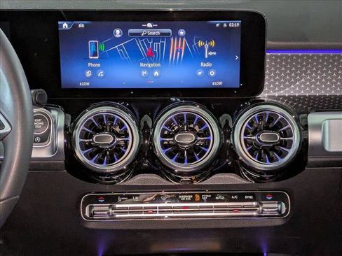 Used 2025 Mercedes-Benz GLB 250 image 18
