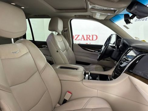 Used 2019 Cadillac Escalade Luxury RWD image 16