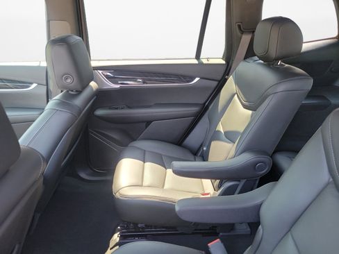 Used 2020 Cadillac XT6 Premium Luxury FWD image 13