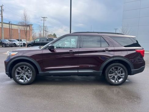 Used 2023 Ford Explorer XLT w/ Equipment Group 202A AWD/4WD image 8