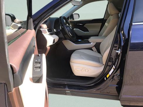 Used 2022 Toyota Highlander XLE FWD image 20