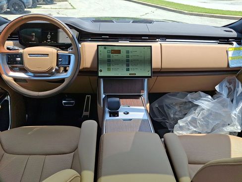 New 2025 Land Rover Range Rover SE image 10