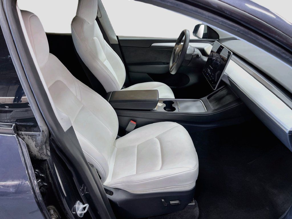 Used 2024 Tesla Model Y Long Range AWD/4WD image 26