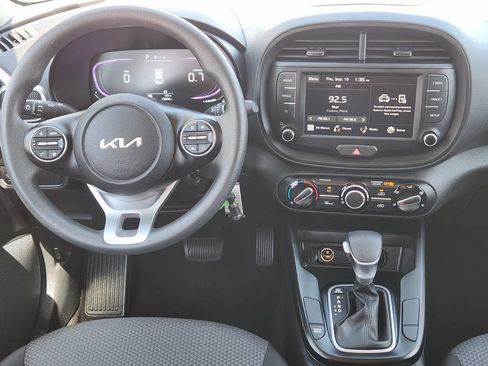 Certified 2025 Kia Soul LX w/ LX Technology Package FWD image 10