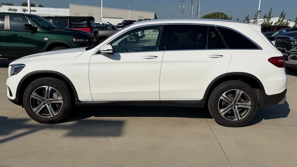Used 2019 Mercedes-Benz GLC 300 4MATIC image 2