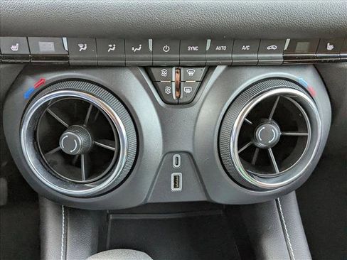 Used 2025 Chevrolet Blazer LT image 15