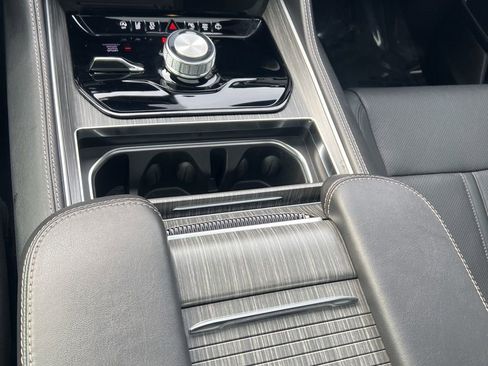 Used 2023 Jeep Wagoneer Series II w/ Premium Group I image 11