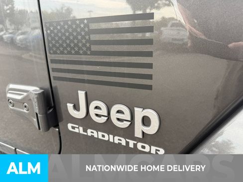 Used 2020 Jeep Gladiator Overland AWD/4WD image 4