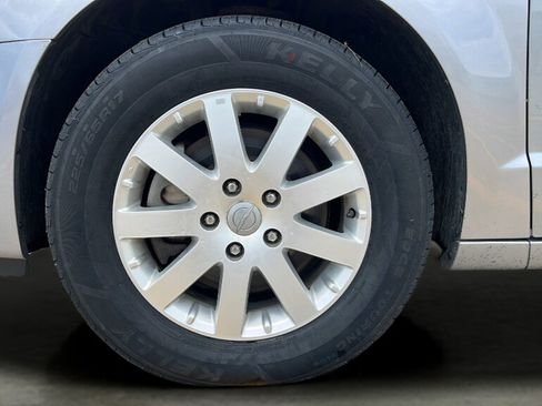 Used 2015 Chrysler Town & Country Touring FWD image 14