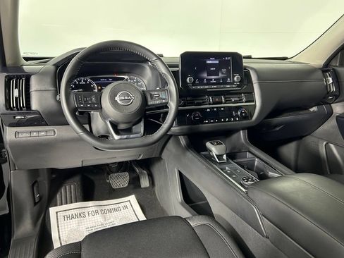 Used 2024 Nissan Pathfinder SV w/ SV Premium Package AWD/4WD image 18