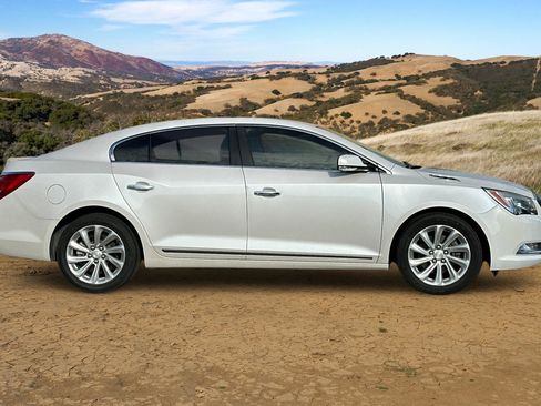 Used 2015 Buick LaCrosse Premium image 3