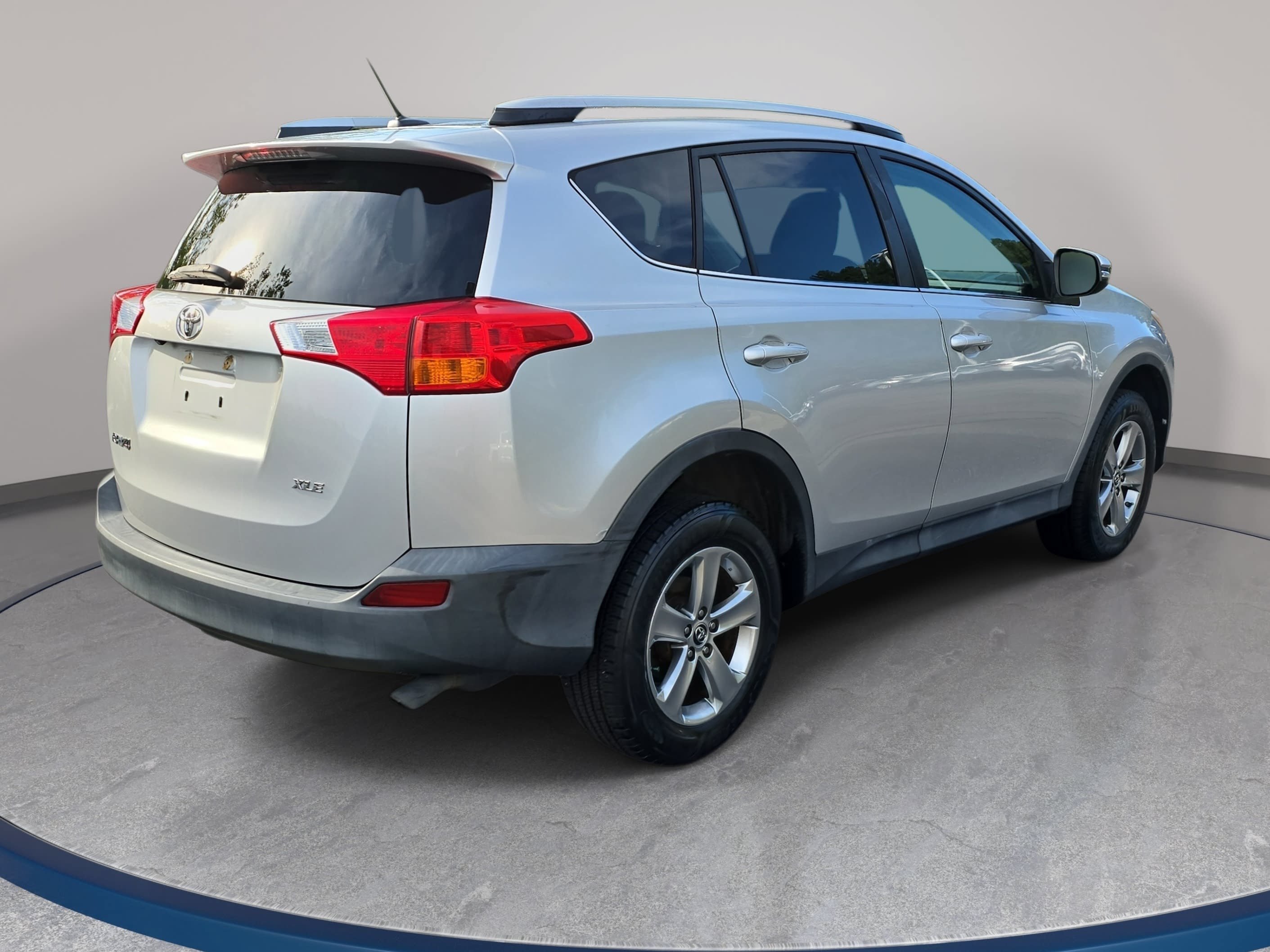 Used 2015 Toyota RAV4 XLE FWD image 5