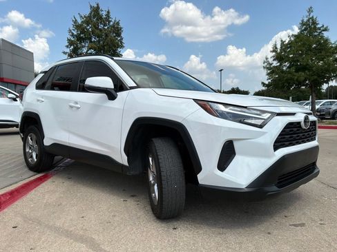 Used 2023 Toyota RAV4 XLE FWD image 4