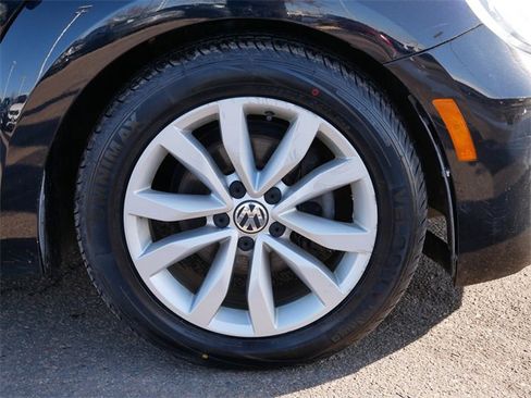 Used 2017 Volkswagen Beetle 1.8T Classic image 9