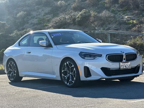 Used 2025 BMW 230i Coupe w/ Convenience Package image 5