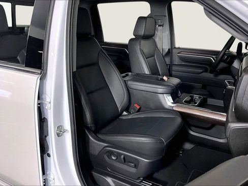 Used 2025 GMC Sierra 2500 SLT w/ SLT Premium Package image 30