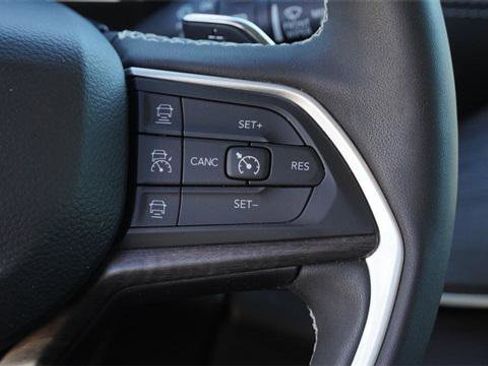 Certified 2023 Jeep Grand Cherokee Limited image 28