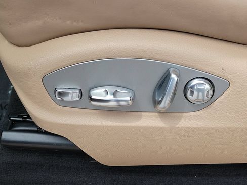 Certified 2023 Porsche Macan AWD/4WD image 28