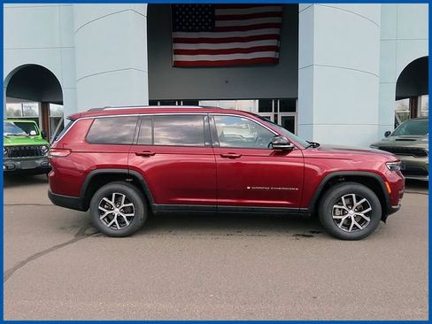 Used 2023 Jeep Grand Cherokee L Limited w/ Luxury Tech Group II AWD/4WD image 3