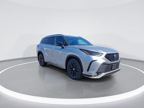 Used 2023 Toyota Highlander XSE image 3