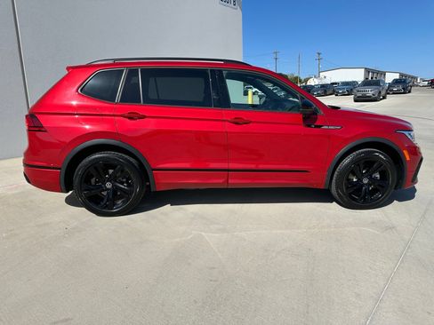 Used 2024 Volkswagen Tiguan SE R-Line FWD image 8