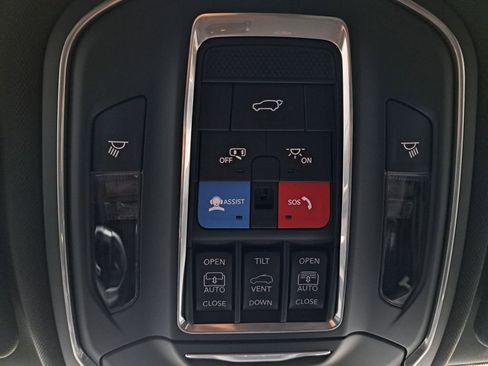 New 2025 Jeep Grand Cherokee Limited w/ MOPAR Finishing Package AWD/4WD image 25