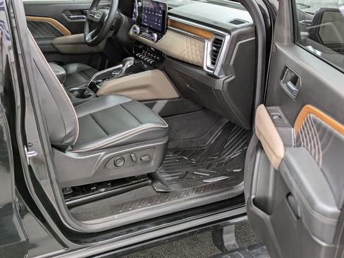 Used 2023 GMC Canyon Denali AWD/4WD image 37
