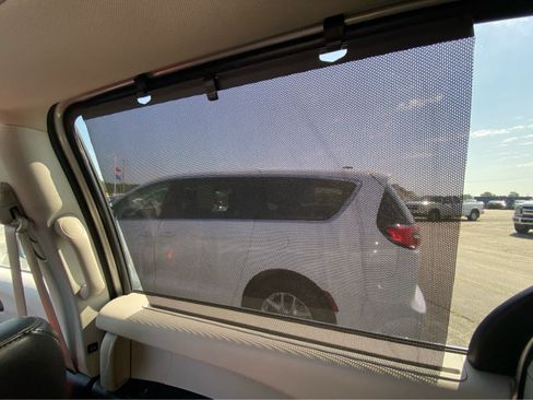 Used 2024 Chrysler Pacifica Touring-L FWD image 20