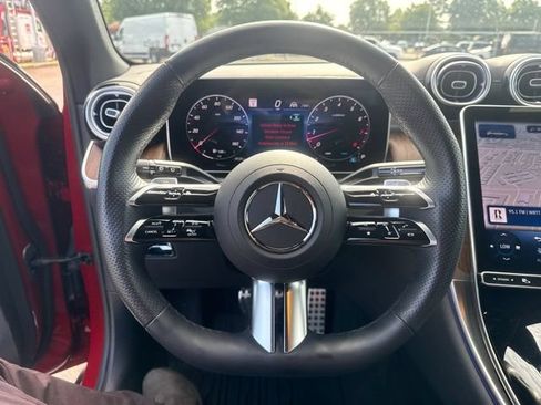 Used 2025 Mercedes-Benz GLC 300 image 28