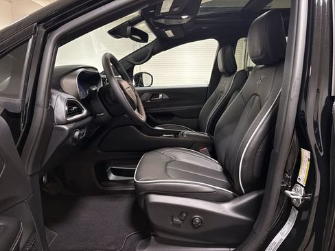 New 2027 Chrysler Pacifica Limited w/ S Appearance Package AWD/4WD image 21