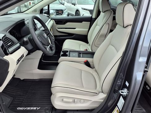 New 2026 Honda Odyssey Touring image 13