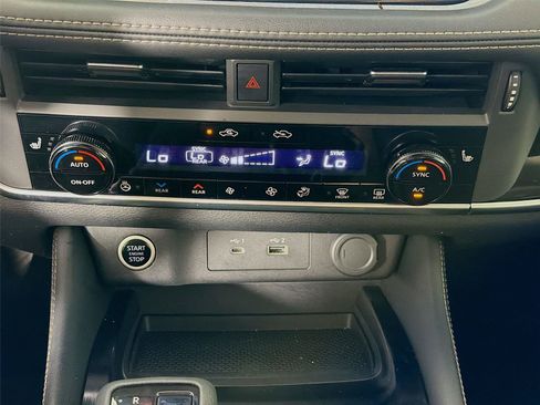 Used 2023 Nissan Rogue SL w/ SL Premium Package AWD/4WD image 18