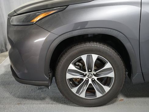 Used 2022 Toyota Highlander XLE image 5