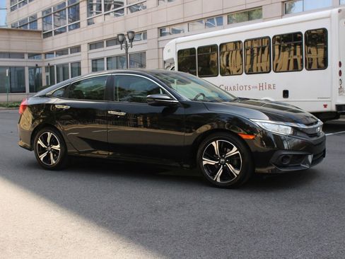 Used 2016 Honda Civic Touring image 2