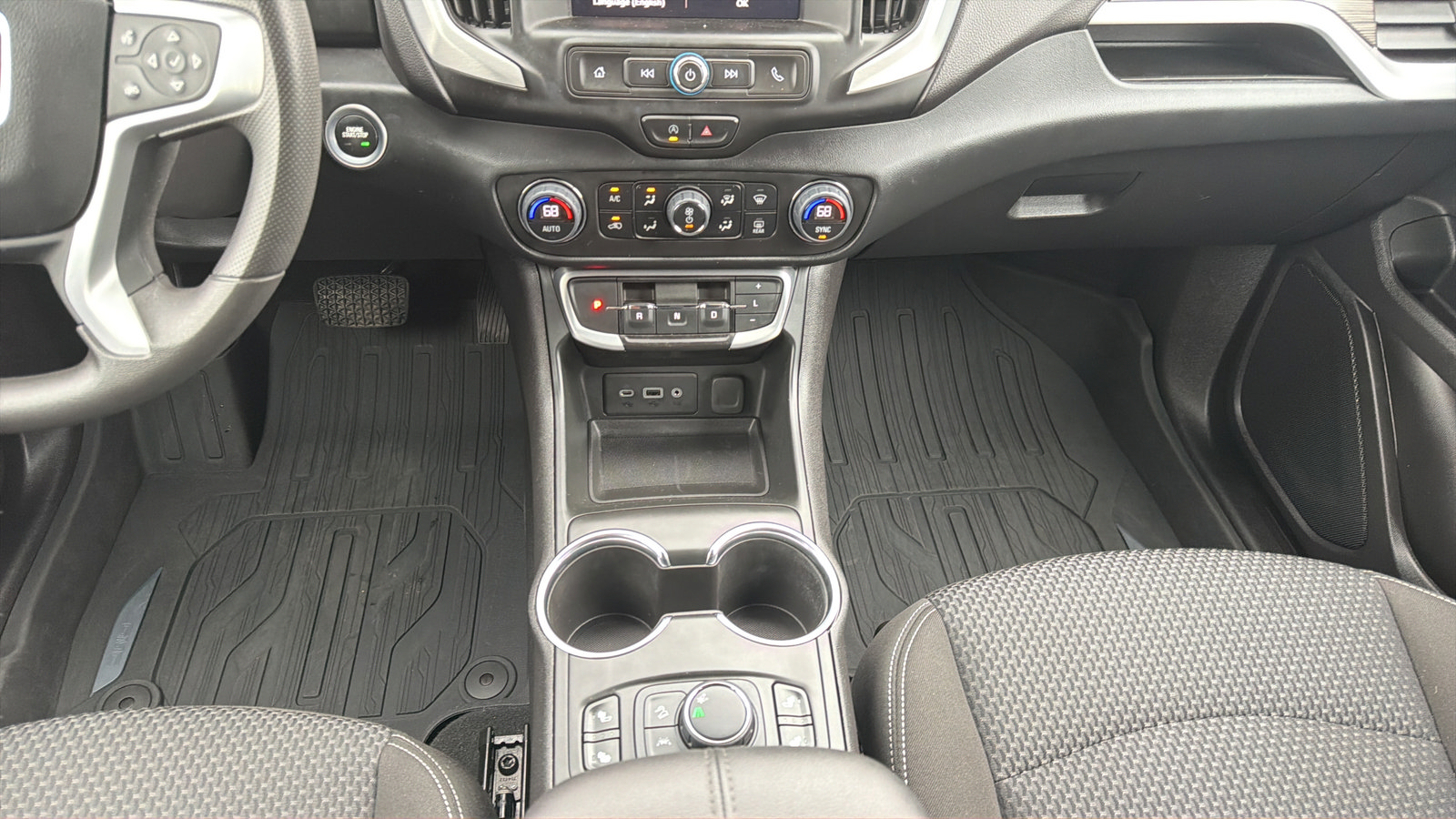 Used 2023 GMC Terrain SLE w/ Driver Convenience Package FWD image 4