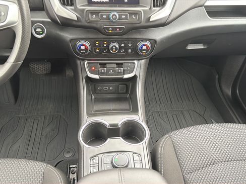 Used 2023 GMC Terrain SLE w/ Driver Convenience Package FWD image 4
