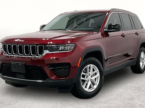 Used 2023 Jeep Grand Cherokee Laredo AWD/4WD image 11