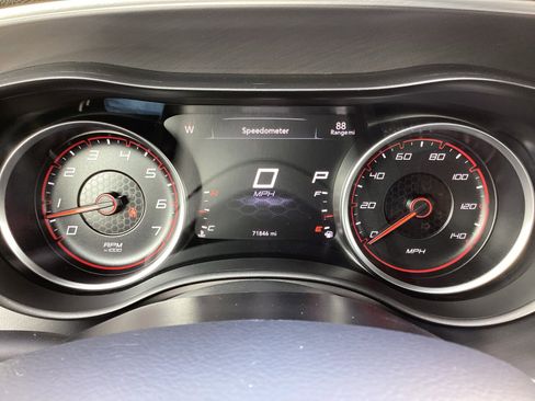Used 2020 Dodge Charger SXT RWD image 21