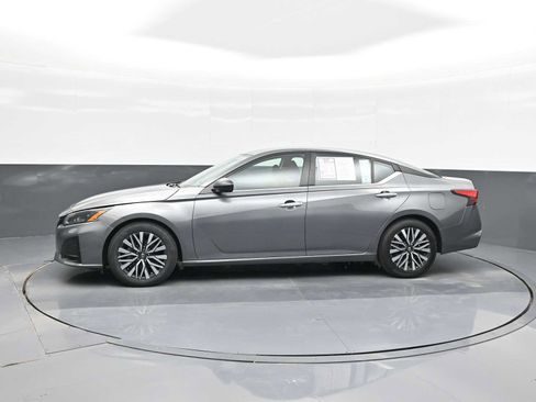Used 2024 Nissan Altima 2.5 SV image 5