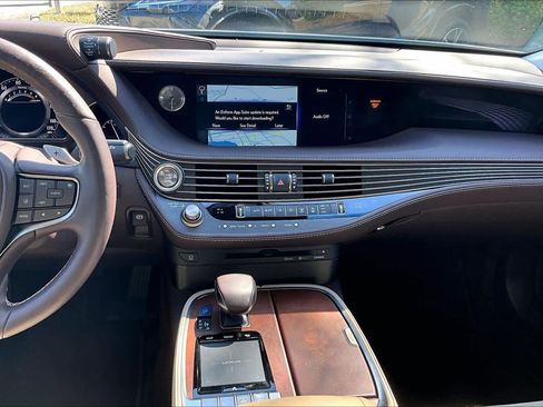 Used 2020 Lexus LS 500 w/ Accessory Package (Z2) image 7