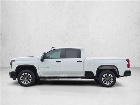 Used 2022 Chevrolet Silverado 2500 Custom w/ Custom Value Package AWD/4WD image 8