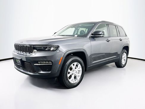 Used 2023 Jeep Grand Cherokee Limited w/ Luxury Tech Group II image 3