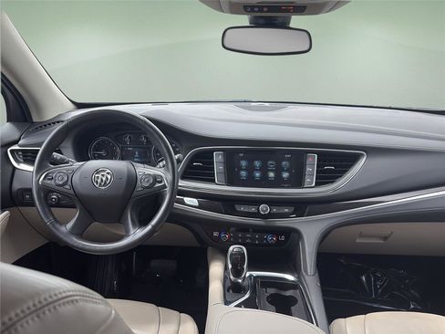 Used 2018 Buick Enclave Premium AWD/4WD image 9