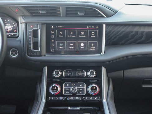Used 2024 GMC Yukon Denali w/ Advanced Technology Package AWD/4WD image 15