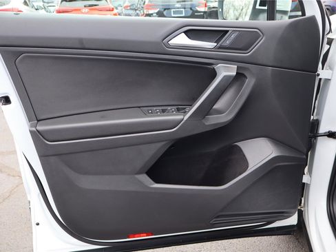 Certified 2021 Volkswagen Tiguan SE w/ Panoramic Sunroof Package image 13